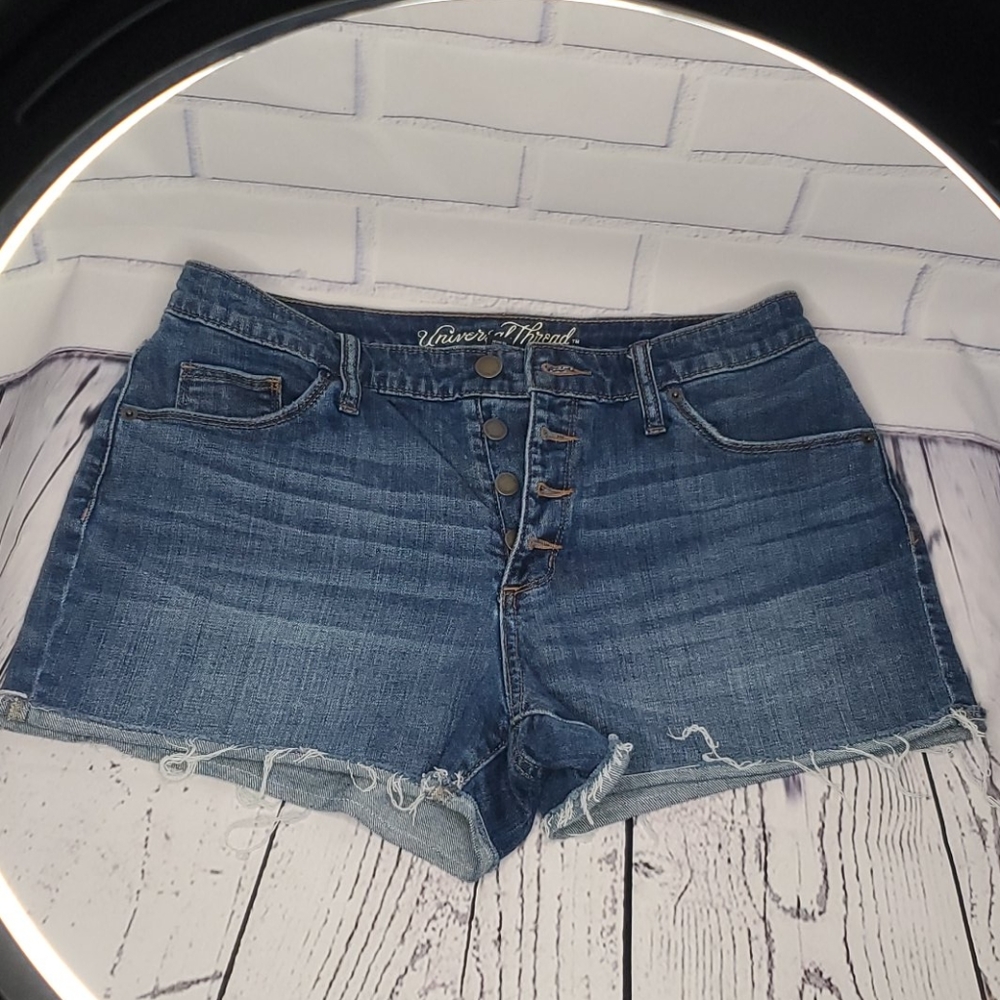 Universal  thread  short